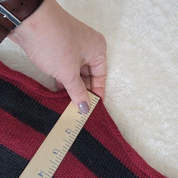 Invisible World 100%‎ Alpaca Handwoven In Bolivia Black Red Fringed Poncho READ - Picture 13 of 16